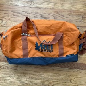 REI Roadtripper 40l.